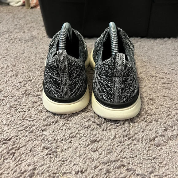 APL women’s Techloom wave running shoe size 7.5 - Picture 3 of 7